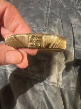Vintage Gold Tone Stretch Bracelet with GG on the front, good condition